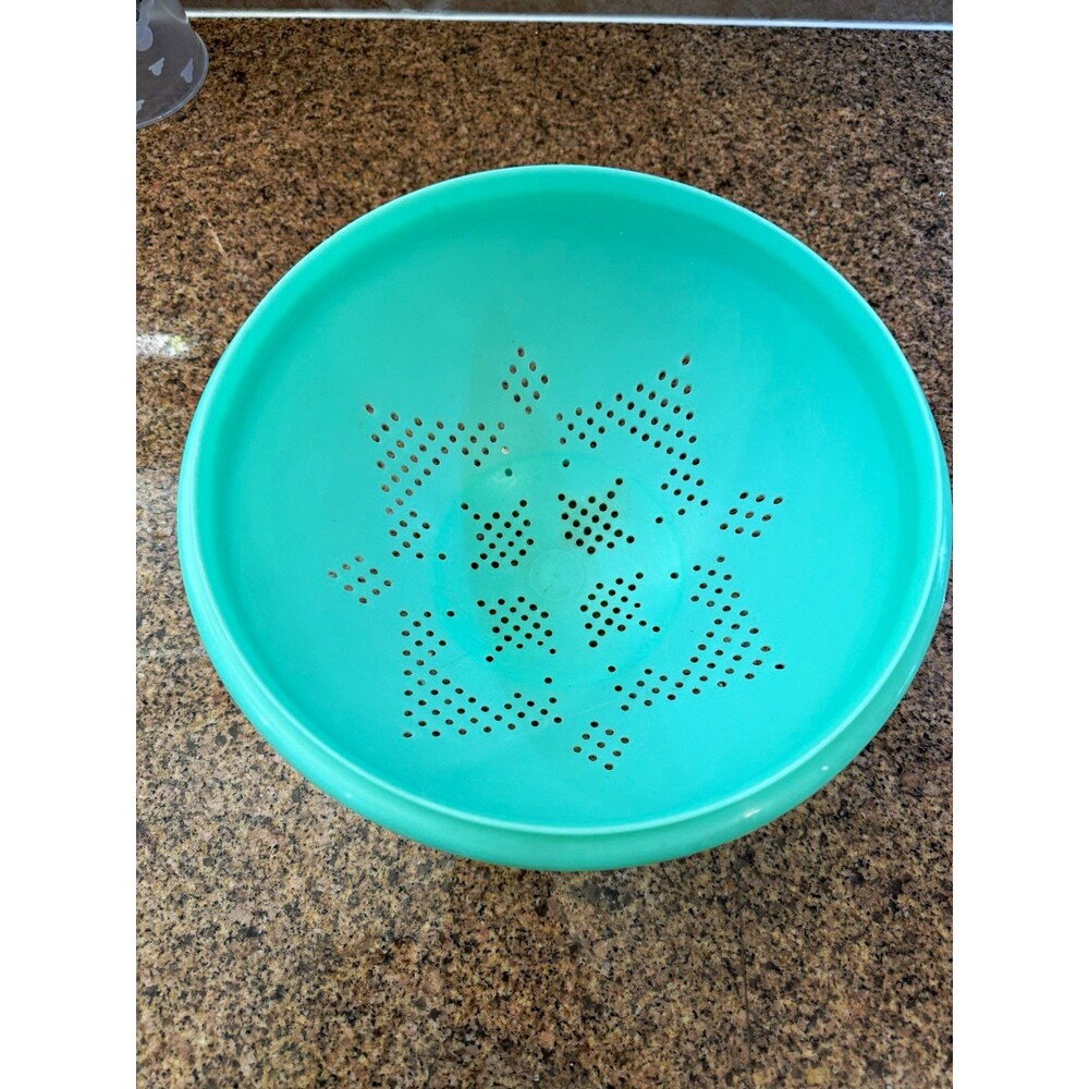 Tupperware Vintage/Retro Green Plastic Colander Strainer w/ Base 10 in